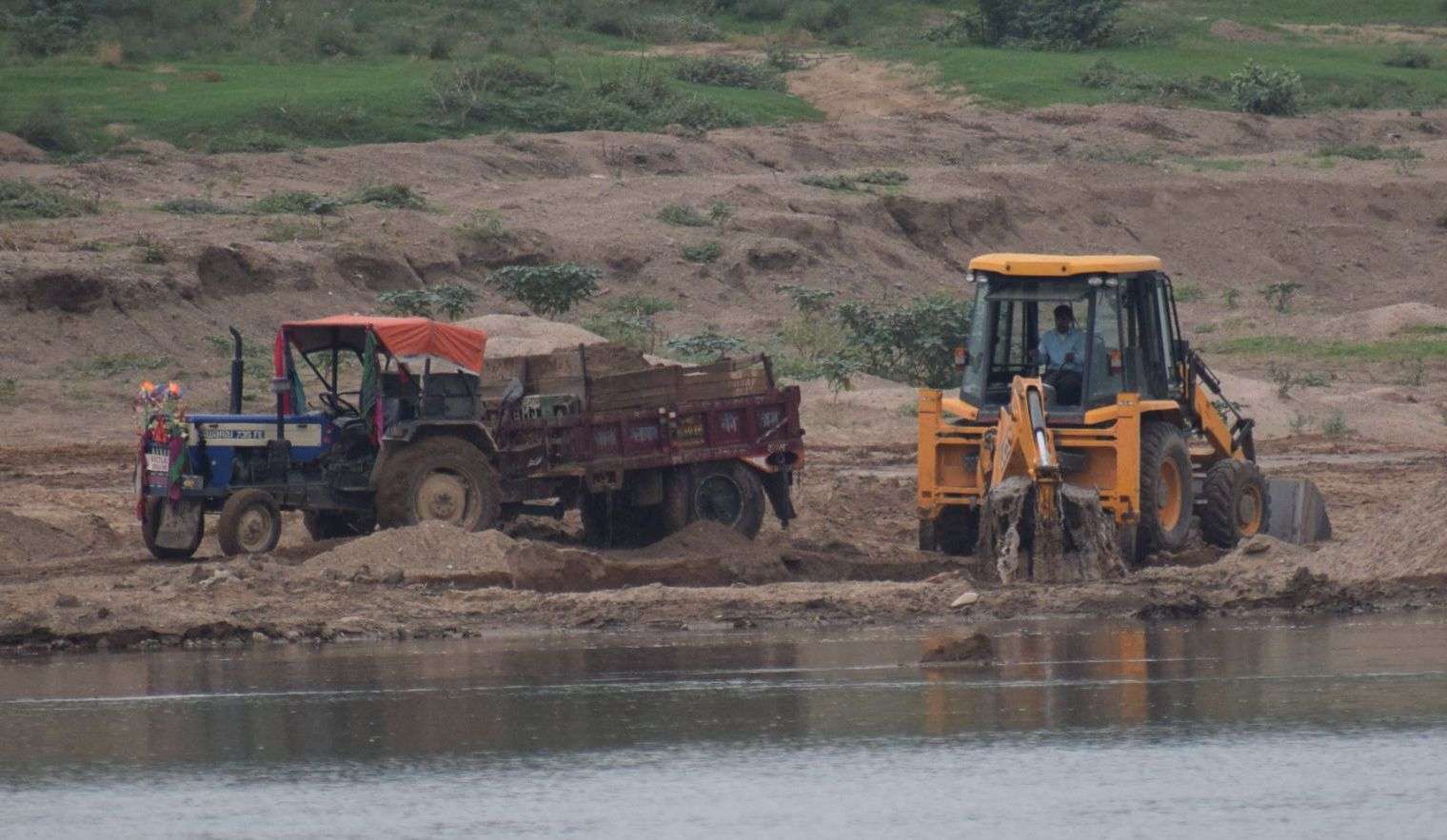Where there is a Crocodile, illegal gravel mining .. see in pictures Where there is a Crocodile, illegal gravel mining .. see in pictures