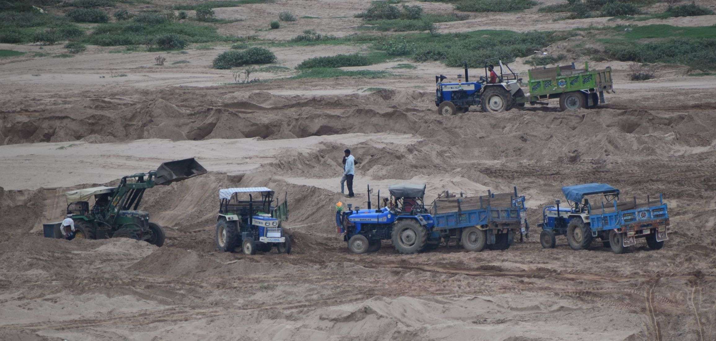 Where there is a Crocodile, illegal gravel mining .. see in pictures Where there is a Crocodile, illegal gravel mining .. see in pictures