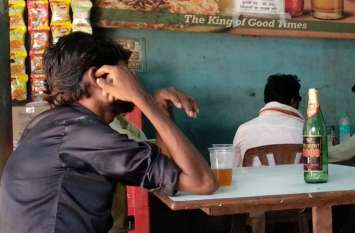 Illegal liquor in Sendhwa बेरोकटोक हो रही देशी और विदेशी शराब की अवैध बिक्री
