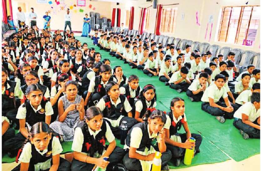 Orientation Program संयमित व्यवहार से बना सकते हैं समाज में पहचान