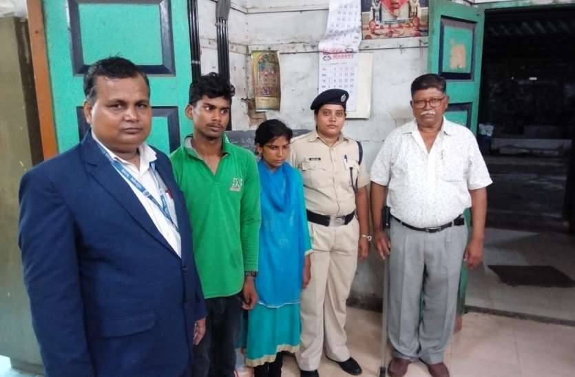 surat photo Surat News ताप्ती गंगा एक्सप्रेस से प्रेमी जोड़े को पकड़ा