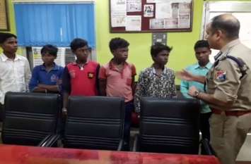 Human Trafficking Exposed in Chandauli 7 Childs Rescued यूपी के चंदौली में छुड़ाए गए गुजरात ले जाए जा रहे सात नाबालिग बच्चे, ले जाने वाला आरोपी फरार