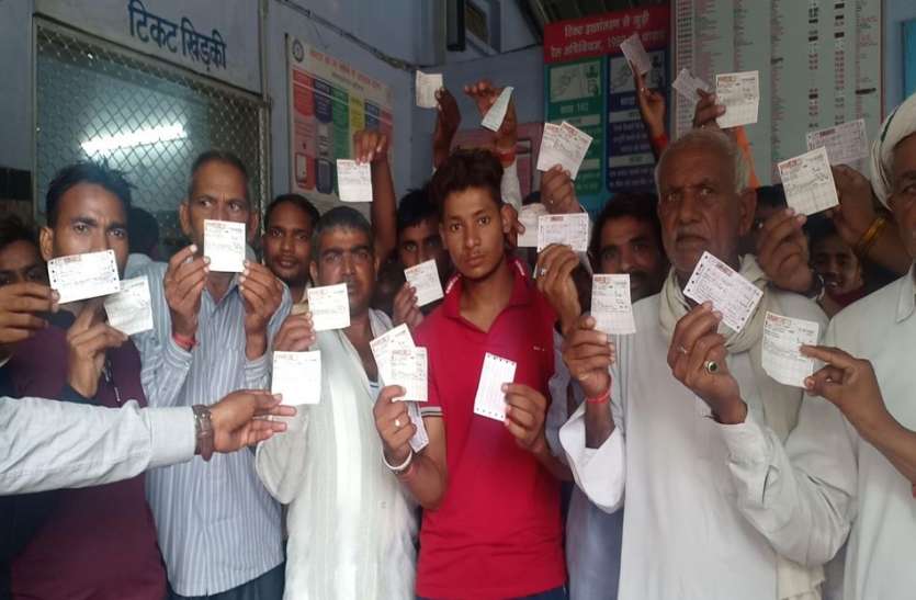 इंजन में खराबी से रद्द हुई जयपुर हिसार ट्रेन, यात्री हुए परेशान इंजन में खराबी से रद्द हुई जयपुर हिसार ट्रेन, यात्री हुए परेशान