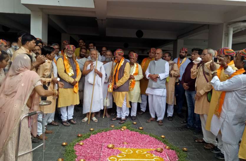 pravachan प्रवचन के श्रवण से शांत होती है आत्मा के कषायों की अग्नि