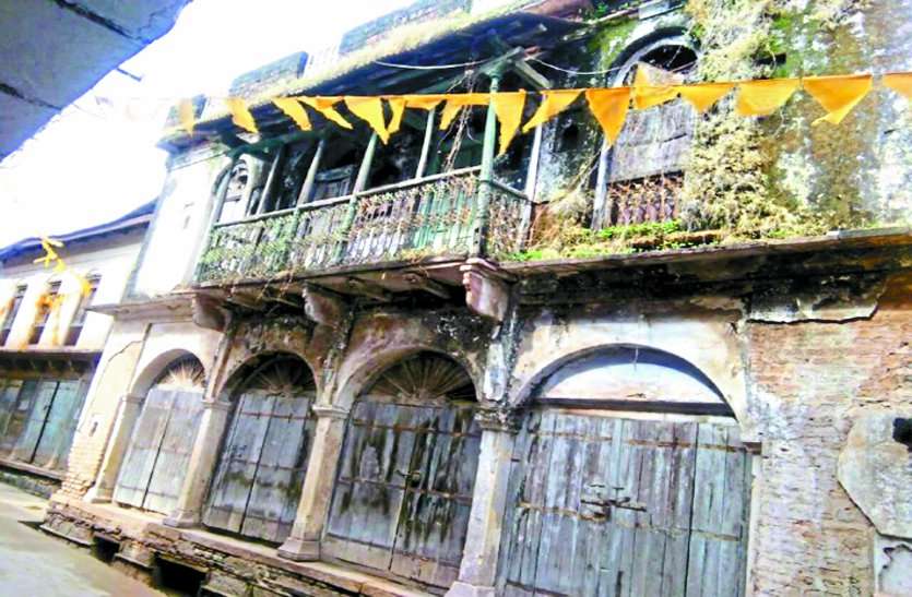 shabby house नोटिस के बावजूद पर जर्जर भवन के मालिकों ने नहीं तोड़े मकान