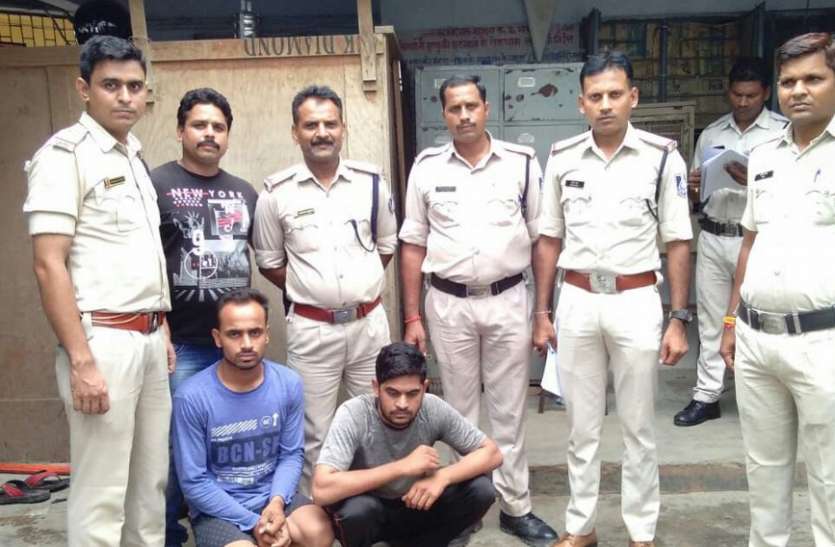 The record is recorded in the register from the smuggler's house तस्कर के घर से मिले रजिस्टर में दर्ज है उसके काले कारनामों का लेखा-जोखा
