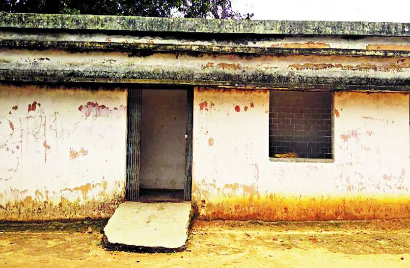 12 years of Kaliya Highschool opened, but still not made its own schoo कलिया हाईस्कूल के खुले हो गए 12 साल, पर आज भी नहीं बना स्कूल का अपना भवन