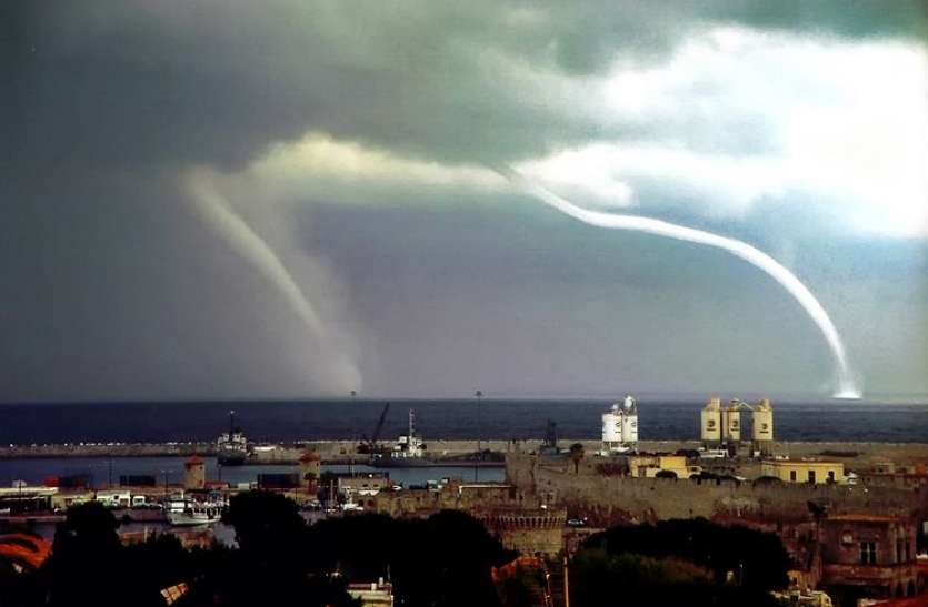 Tornado in Greece file image ग्रीस: भयानक बवंडर की चपेट में आने से 6 पर्यटकों की मौत, 30 से अधिक घायल