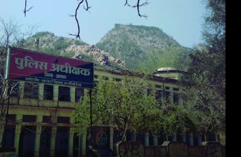 alwar additional SP fight with youths in hotel at bhiwadi भिवाड़ी में परिवार के साथ होटल में गए अतिरिक्त पुलिस अधीक्षक का युवाओं से हुआ झगड़ा, हाथ में आया फ्रैक्चर