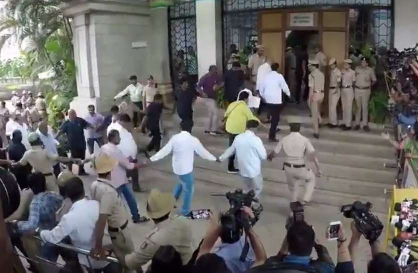 Political Crisis नाटकीय मोड़ पर सियासी घमासान