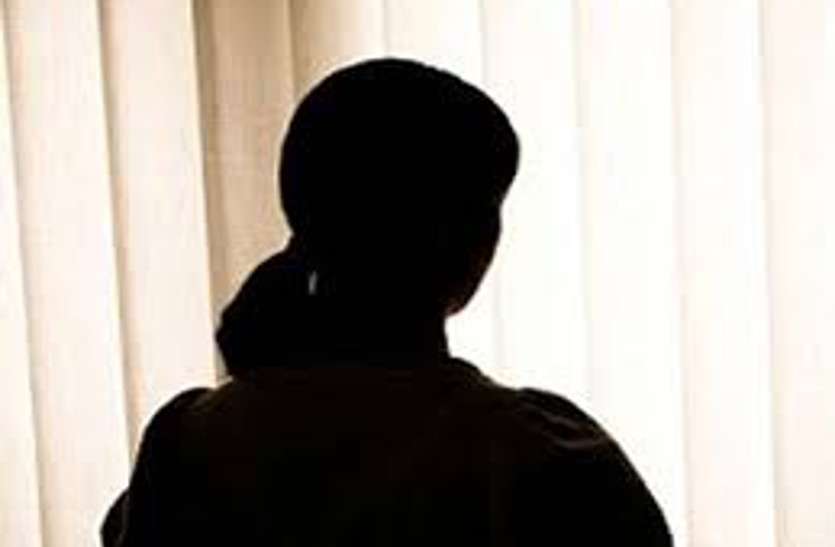 Daughter missing खाना खाकर सोने गई थी 17 वर्षीय बेटी, आधी रात उसके कमरे का दरवाजा खुला देख पिता पहुंचा तो...