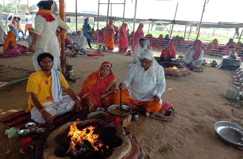 Panchmriti Abhishek धार्मिक कार्यक्रम: नवकुण्डात्मक महायज्ञ एवं श्री गणेशजी व शिव परिवार प्राण प्रतिष्ठा