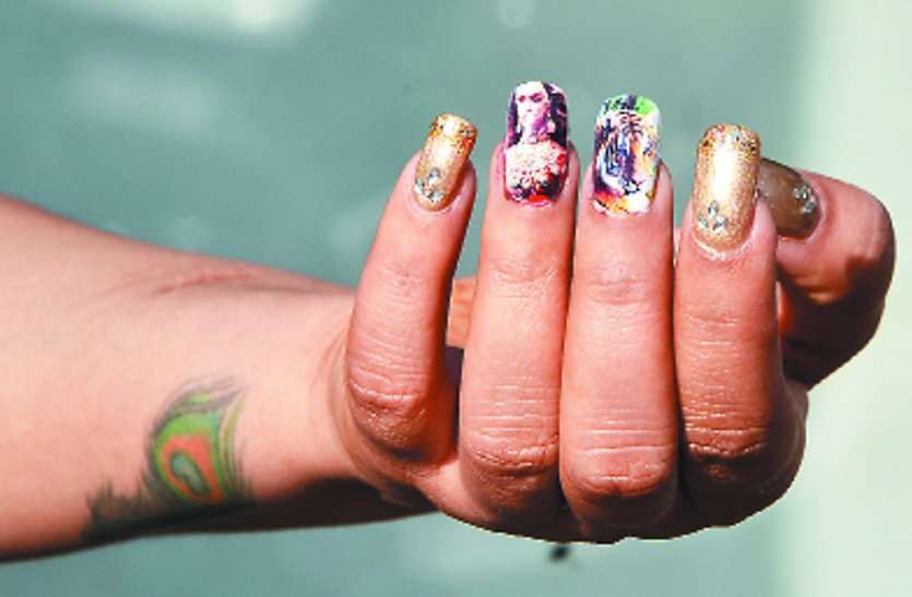 nail arts वेडिंग नेलआर्ट में ज्यूल्ड, स्वरोस्की और पोल्का डिजाइन हैं हिट