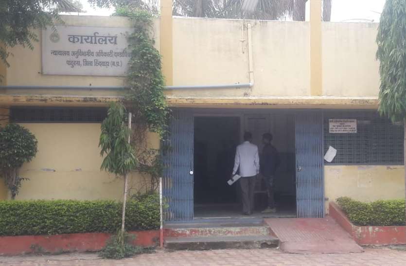 1 आदेश होने के बावजूद नहीं भर पा रहे 12 पद
