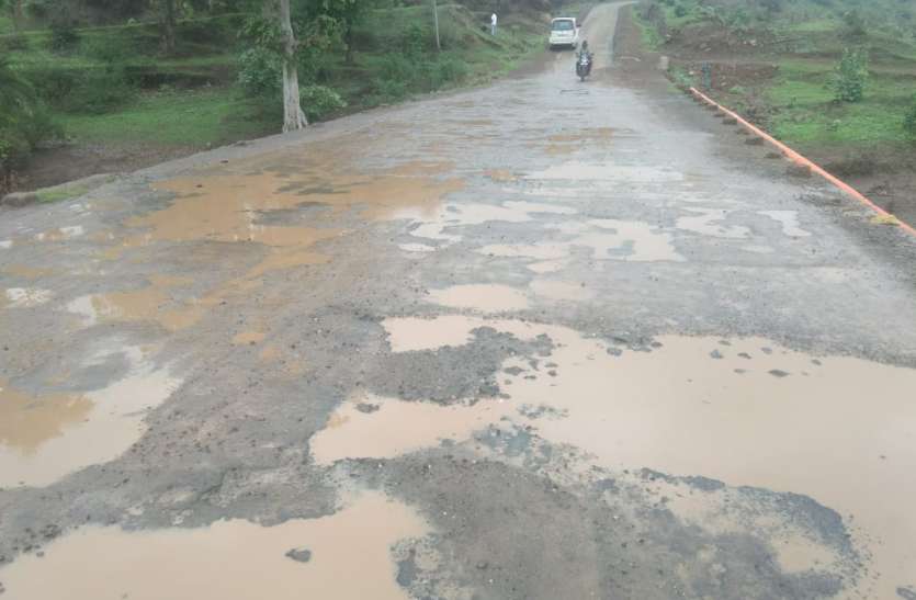 careful Do not pass this way सावधान ! इस रास्ते से मत गुजरना