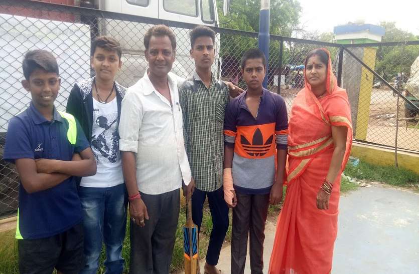 Patrika किशन की चतुराई से दोस्त की जान बच गई, लोग देख रहे थे लेकिन कोई मदद के लिए आगे नहीं आया