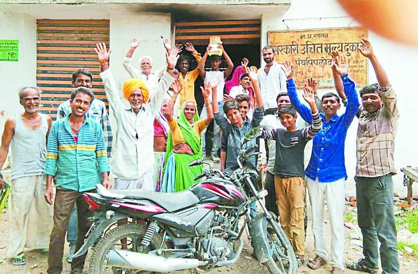 patrika पीओएस मशीन का सर्वर नहीं चलने से पिछले दो दिनों से उपभोक्ता परेशान