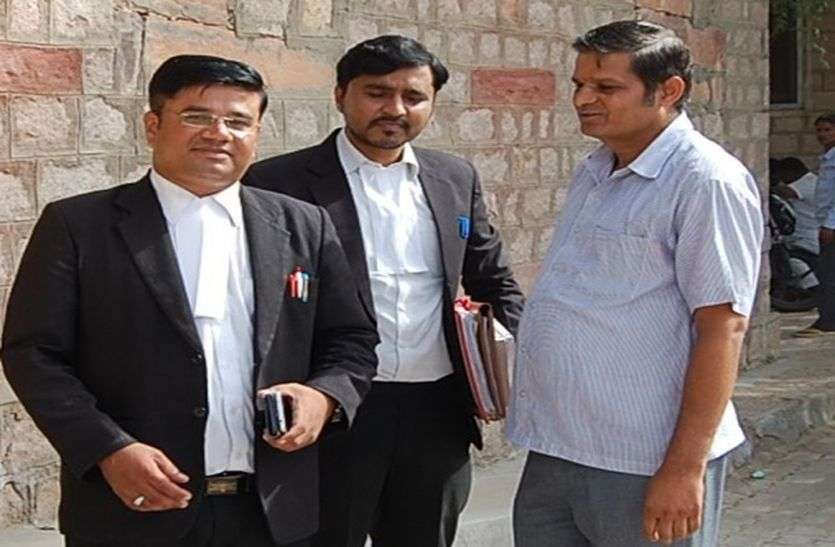 Jalore Nagar parishad Chairman भगोड़ा घोषित नगरपरिषद सभापति सीजेएम कोर्ट में पेश, जमानत मंजूर