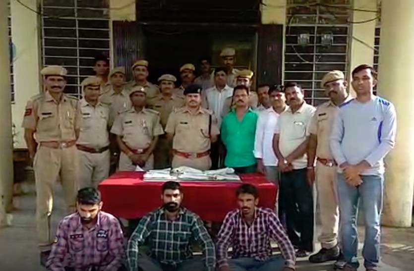 jhalawar झालावाड़ : पुलिस की बड़ी कार्रवाई, हथियारों की बड़ी खेप के साथ 3 तस्कर गिरफ्तार, आनंदपाल गिरोह से जुड़े हैं तार