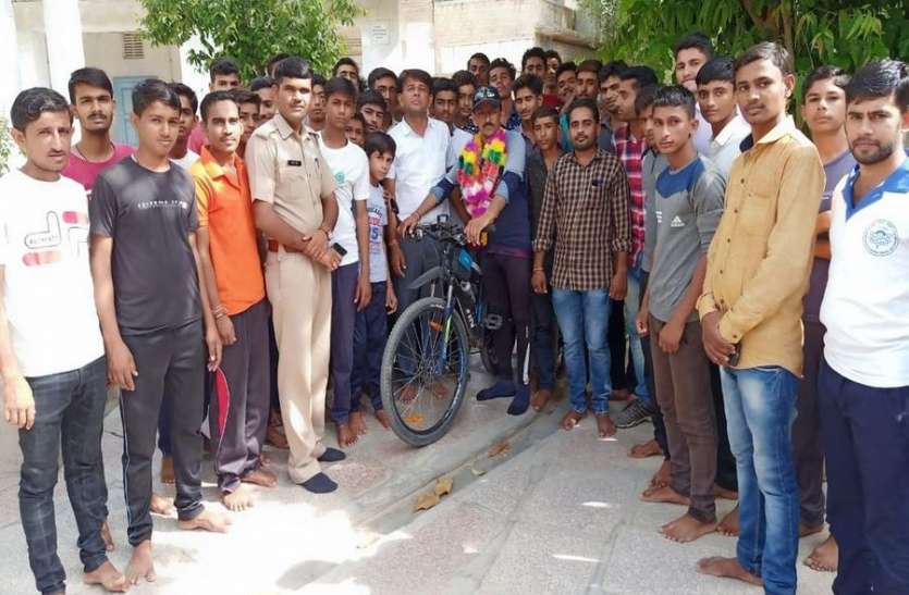 jalore पर्यावरण संरक्षण के लिए साइकिल यात्रा पर निकला युवा