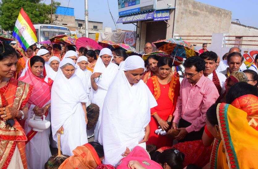 Tej entered through the play गाजे बाजे से किया मंगल प्रवेश