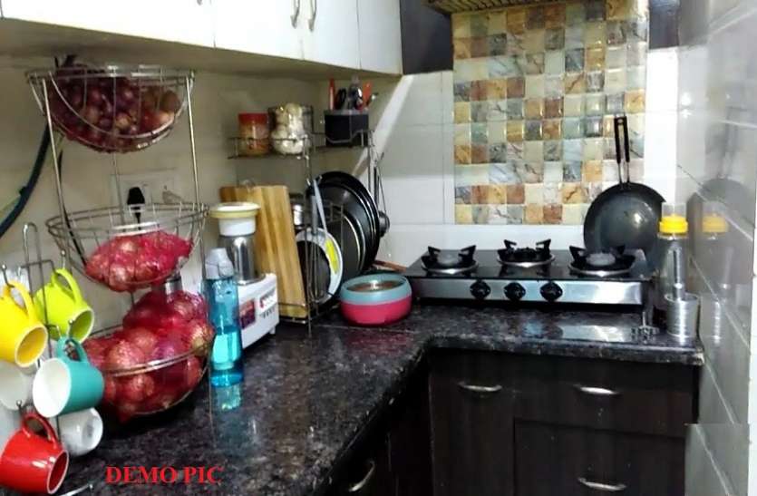 according to vastu shastra 10 importance of tawa and kadhai in kitchen आपकी किचन में ही हैं सफलता और असफलता की ये 10 वजहें, जान लें किचन के कुछ ज़रूरी नियम