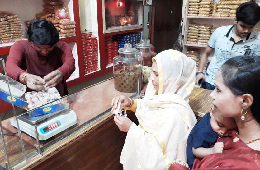 bhind ke pede famous in world for their unique taste भिंड के पेडे जैसा स्वाद दुनिया में कहीं और नहीं, पढ़ें ये खास खबर
