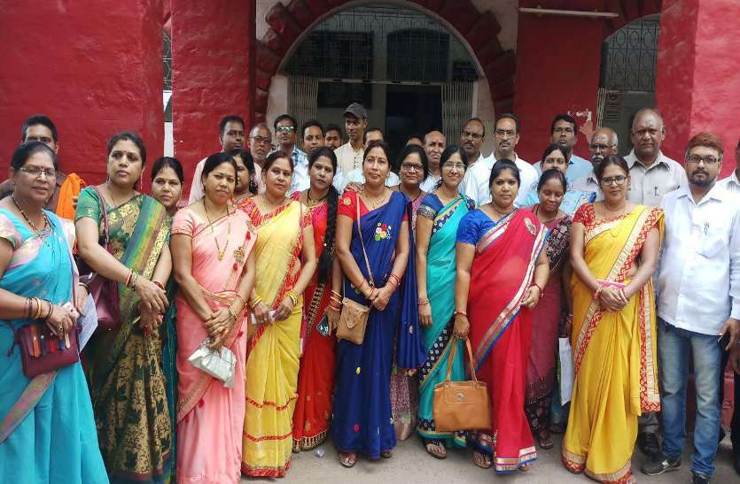 durg patrika ऐसी है हमारी पुलिस, बोतल मारकर सिर फोड़ दिया फिर भी मामूली मारपीट की धारा, पीड़ित को भी बना दिया आरोपी