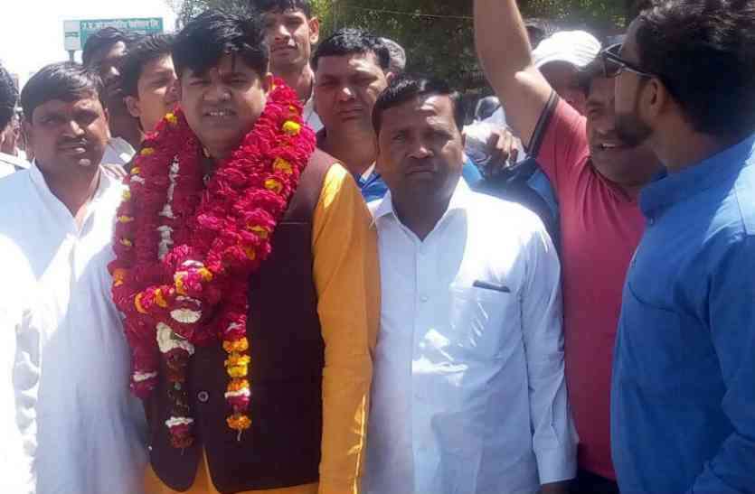 Jila Panchayat Adhyaksh Jila Panchayat Adhyaksh अविश्वास प्रस्ताव आज, भाजपाइयों ने एकदूसरे के खिलाफ बिछाई बिसात, संगठन बेअसर
