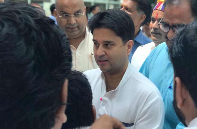 jyotiraditya scindia राष्ट्रीय अध्यक्ष बनाए जाने की मांग पर सिंधिया बोले- कांग्रेस संकट में है, पार्टी को ऊर्जावान नेतृत्व की जरूरत