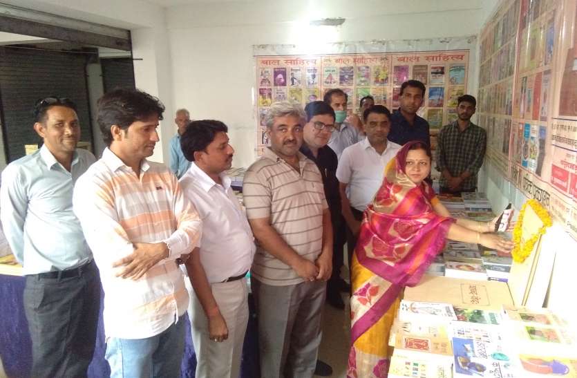 sp Jaipur rural : पुस्तकों के अध्ययन से बढ़ता है ज्ञान
