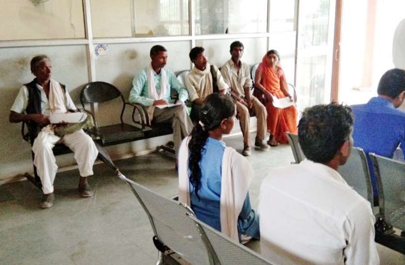 Victims of Singrauli SP's office थानों में नहीं हो रही सुनवाई, एसपी तक पहुंची कई थानेदारों की शिकायत