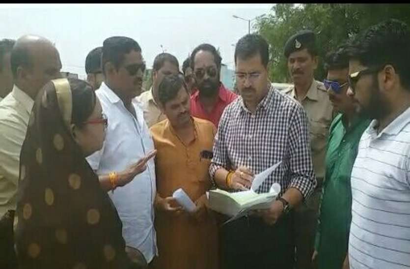 sehore नपा अध्यक्ष बैठक के लिए कर रहीं इंतजार, पार्षद अविश्वास लेकर पहुंच गए कलेक्ट्रेट