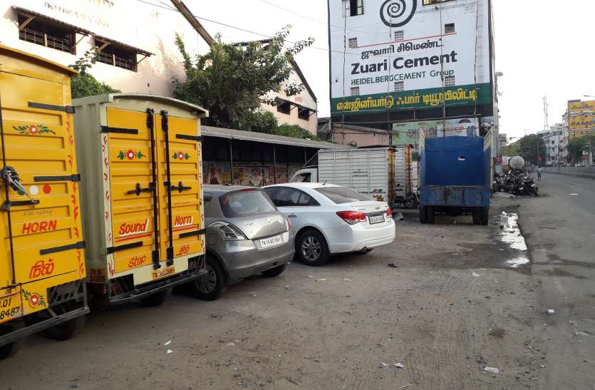 chennai चेन्नई के तिरुपल्ली स्ट्रीट बस स्टॉप पर वाहनों की पार्किंग