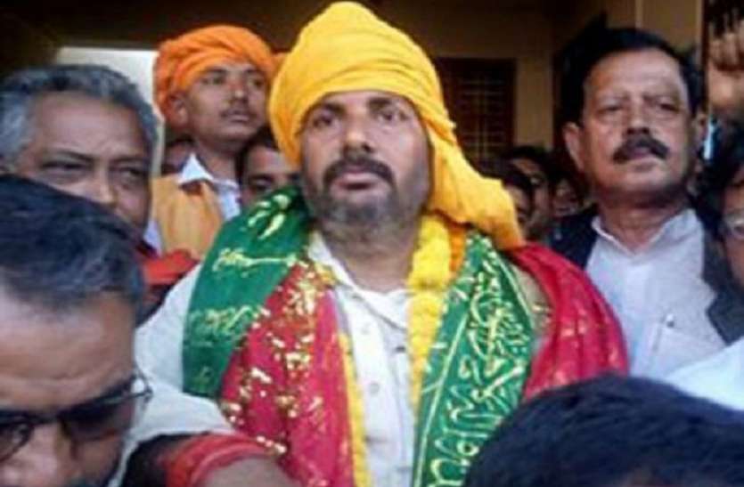 Upendra Tiwari Brother Wife Allegedly Illegal Appointment And Payment - योगी के मंत्री उपेन्द्र तिवारी की भाभी को अम्बिका चौधरी के भाई ने कोर्ट में घसीटा, लगाया गलत ...