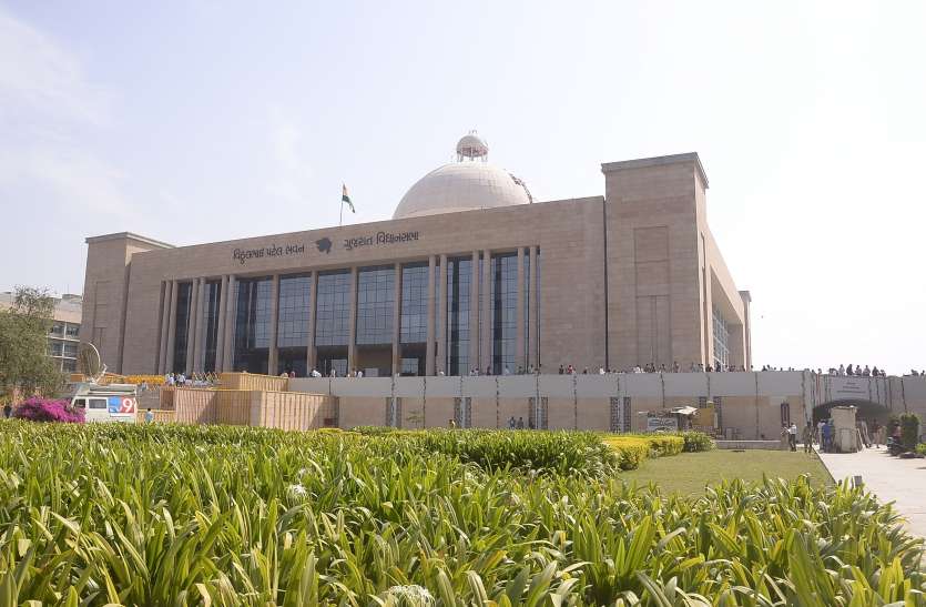 Gujarat assembly, Farmers loan waiver, congress किसानों के कर्जमाफी के मुद्दे पर विधानसभा में हंगामा
