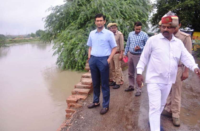 heavy rain is causing problem for people in kanpur 370 करोड़ खर्च फिर भी कानपुर में बारिश का कर्फ्यू