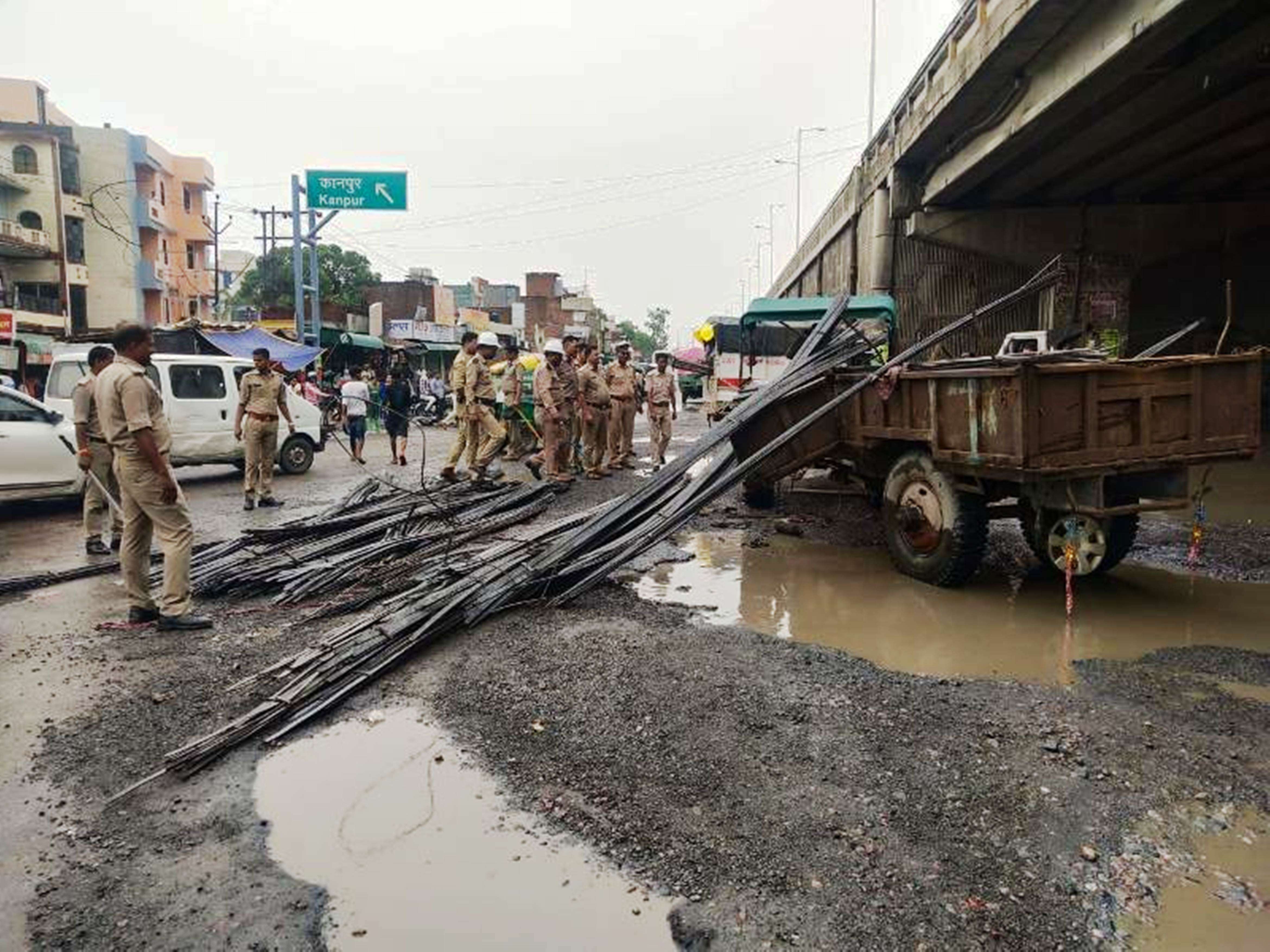 heavy rain is causing problem for people in kanpur