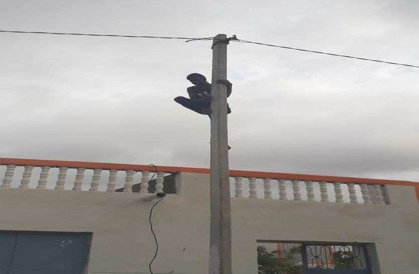 caught on stealing power at 18 locations in Beawar area फोकट में बिजली उपभोग करते पकड़ा,ढाई लाख का लगाया जुर्माना