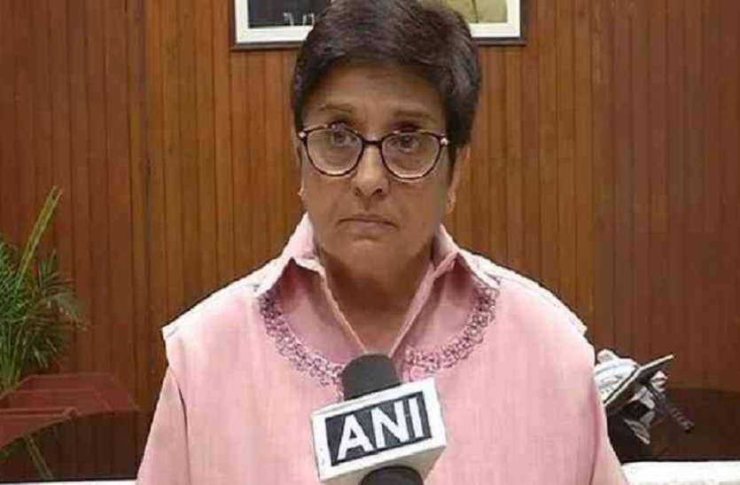 Kiran bedi पुडुचेरी: अफसरों पर नियंत्रण मामले में किरण बेदी को सुप्रीम कोर्ट से झटका, विवाद में दखल देने से इनकार