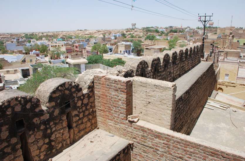 bikaner City heritage news वैभव खो रही शहर की विरासत- नियम दरकिनार, गुम हो रही 'सुरक्षा दीवार'