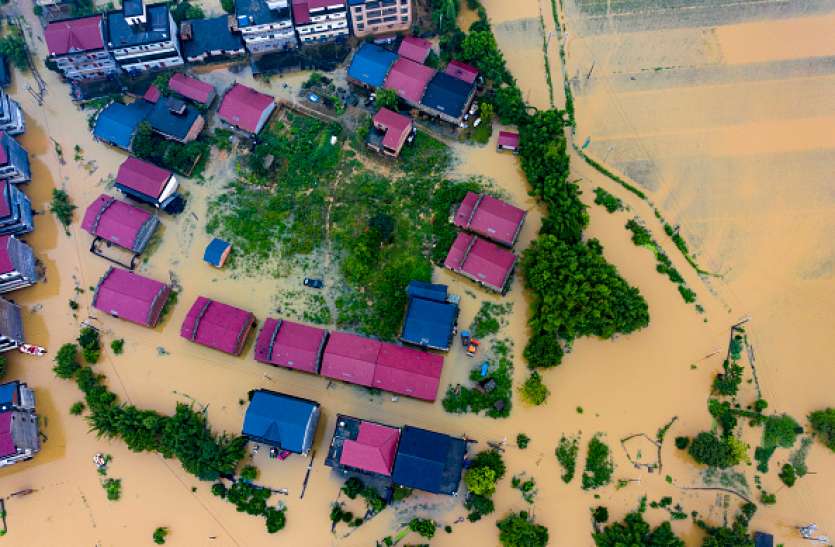 Flood in China चीन में बारिश ने तोड़ा 50 सालों का रिकॉर्ड, 29 नदियों के उफान पर होने से 7 लाख लोग प्रभावित