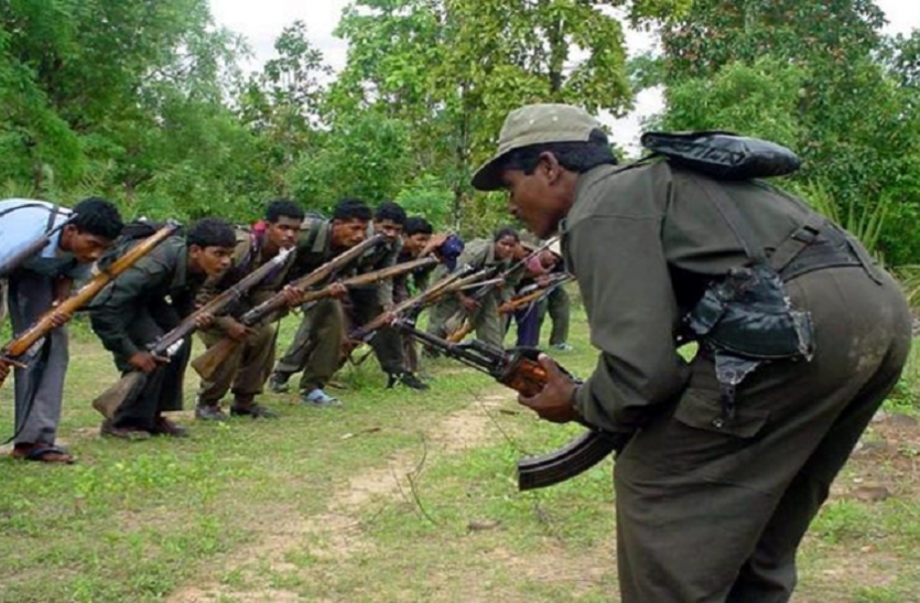 3 person killed in encounter between naxals and police बीजापुर में ग्रामीणों की आड़ में नक्सलियों का हमला, जवाबी कार्रवाई में 3 लोगों की मौत