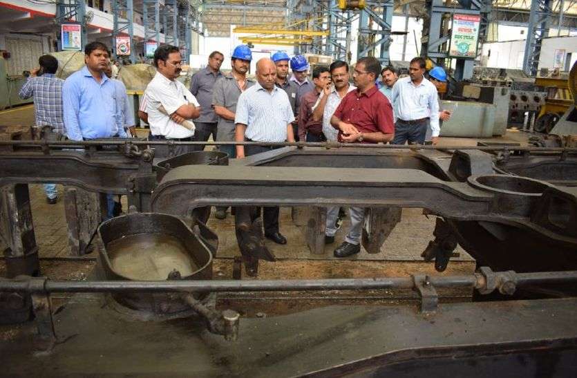 indian railway latest hind news डेमू के इंजन में क्यों आ रही समस्या, जानने आए CMPE