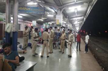 Kashi Express train gun shot fire at midnight firing in train काशी एक्सप्रेस में आधी रात को चली गोली, एक घायल