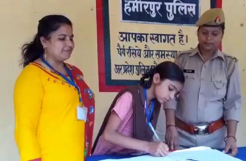 A Minor Girl made inspector by police यूपी के इस थाने में कम उम्र की छात्रा बनी एक दिन की पुलिस इंस्पेक्टर, जानें फिर क्या हुआ