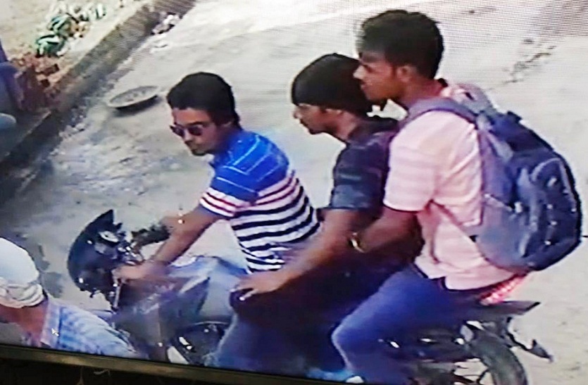 bharatpur महिला की चेन तोड़ कर भागे बाइक सवार, पीछा करने पर दिखाया हथियार
