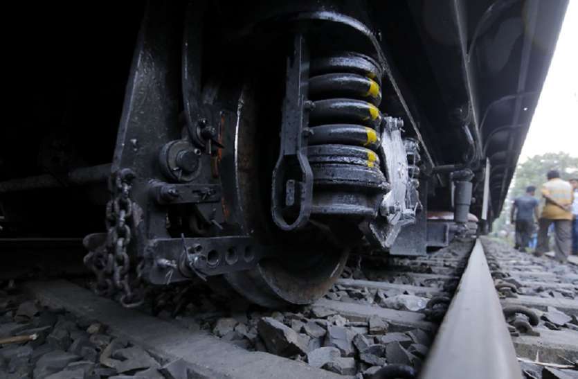 train राजस्थान : धौलपुर में ट्रेन की चपेट में आया युवक, दोनों पैर कटे