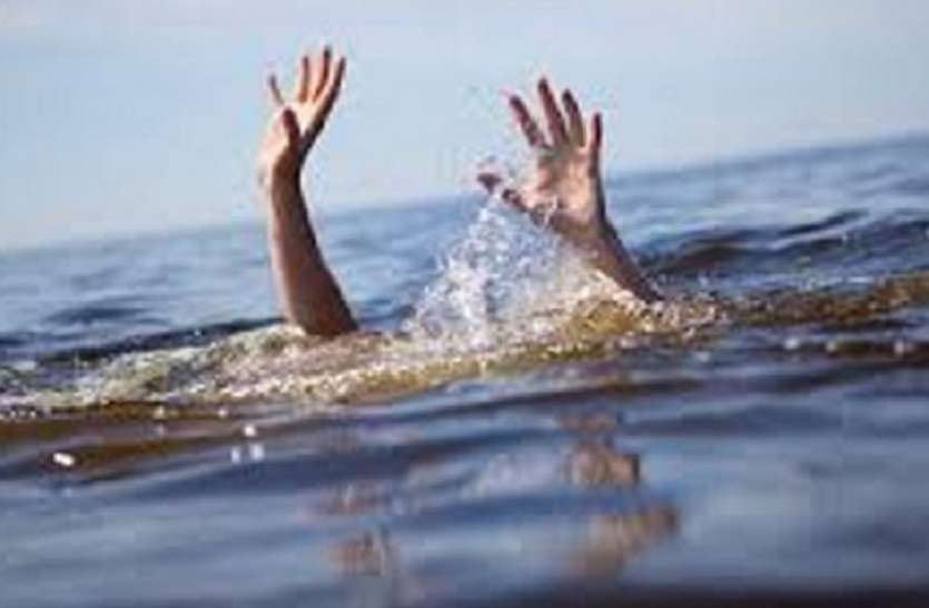 Drown in River नहाते समय नदी में दो किशोर डूबे, एक का शव नहीं मिला