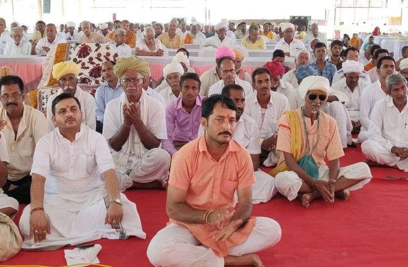 Gobhakt katha in Pathmeda Sanchore पथमेड़ा में कुछ इस तरह चल रही गोभक्त पाठशाला